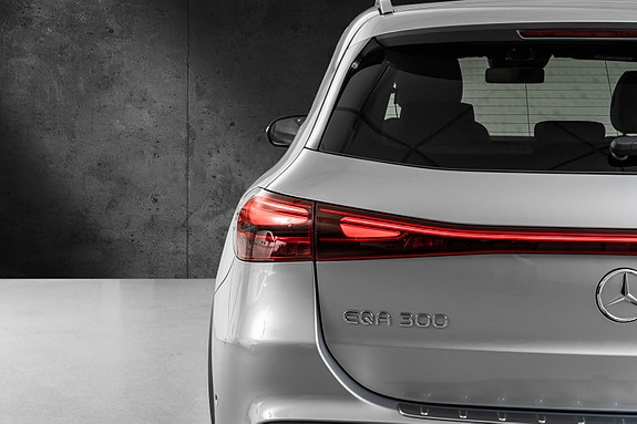 Mercedes-Benz EQA300 8 of 30