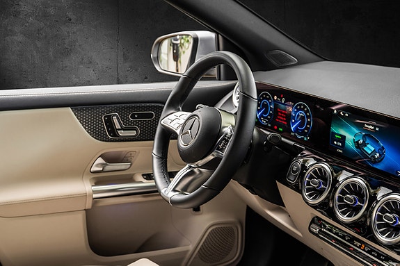 Mercedes-Benz EQA300 30 of 30