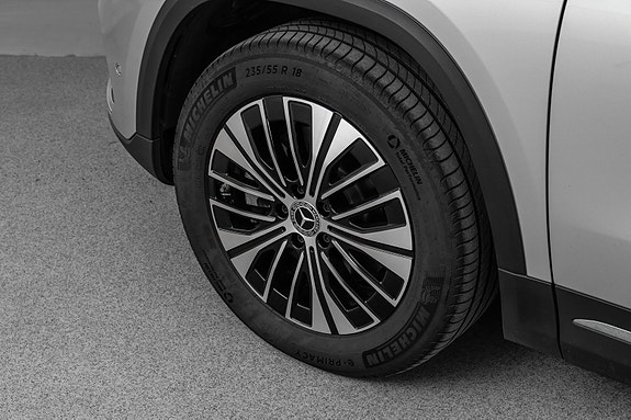 Mercedes-Benz EQA300 9 of 30