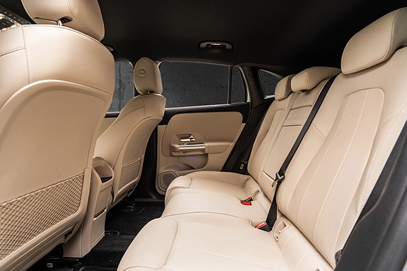 Mercedes-Benz EQA300 24 of 30