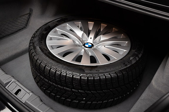 BMW 750i 11 of 30