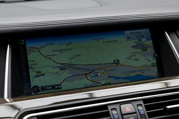 BMW 750i 30 of 30