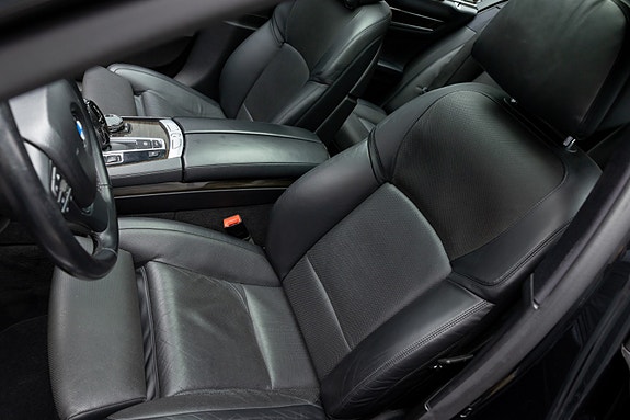 BMW 750i 20 of 30