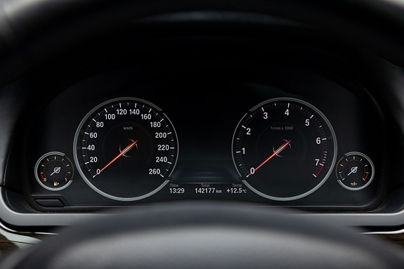 BMW 750i 27 of 30