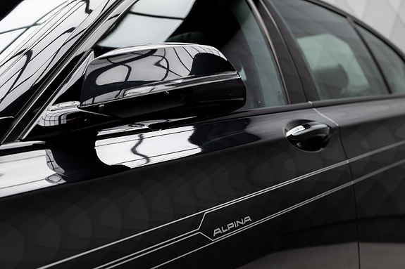 BMW 750i 12 of 30