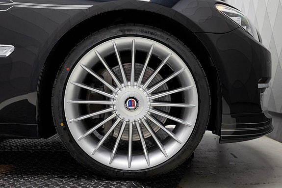 BMW 750i 13 of 30