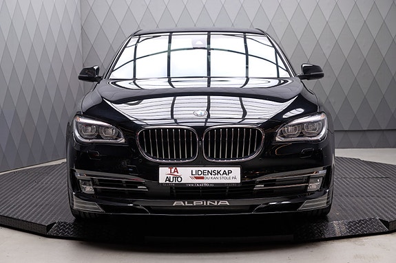 BMW 750i 5 of 30