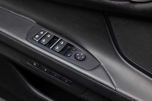 BMW 750i 19 of 30