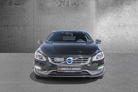 Volvo V60 2 of 30