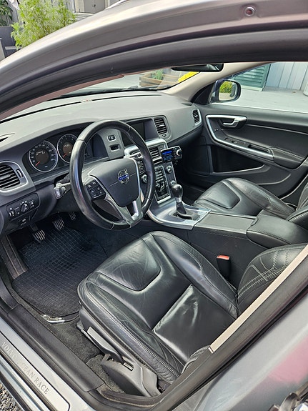 Volvo V60 9 of 18
