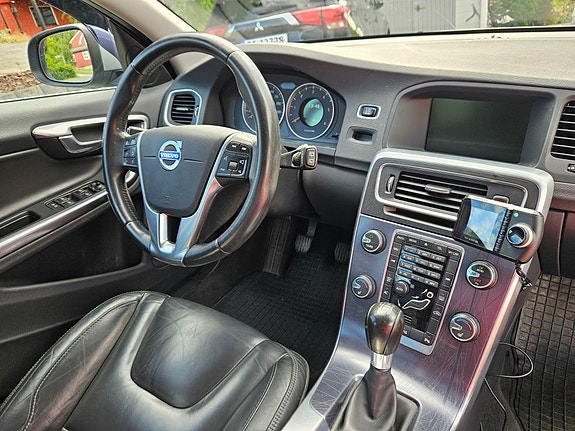 Volvo V60 4 of 18