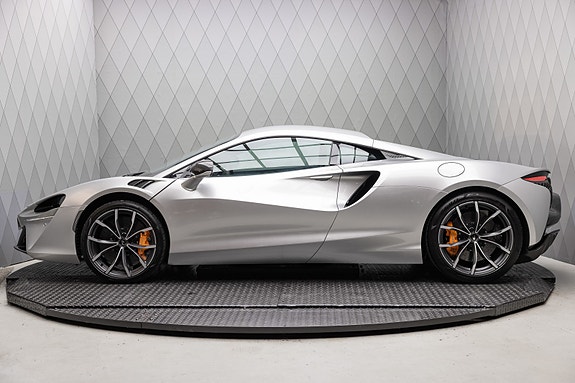 McLaren Artura 9 of 30