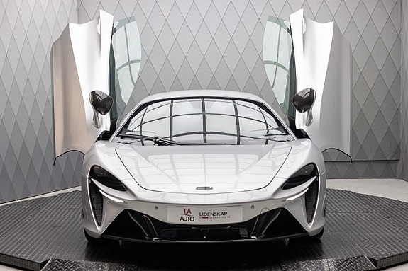 McLaren Artura 4 of 30