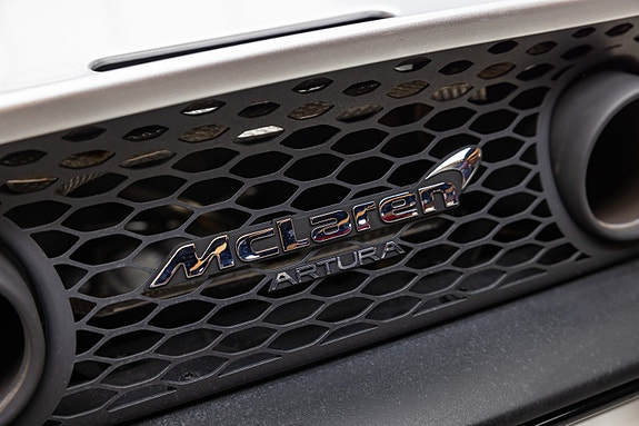 McLaren Artura 16 of 30