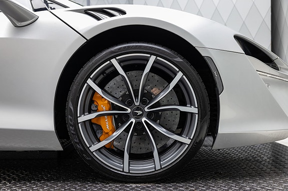 McLaren Artura 18 of 30