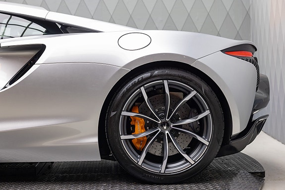 McLaren Artura 19 of 30