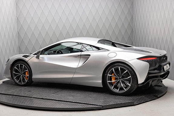 McLaren Artura 8 of 30
