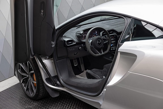 McLaren Artura 28 of 30