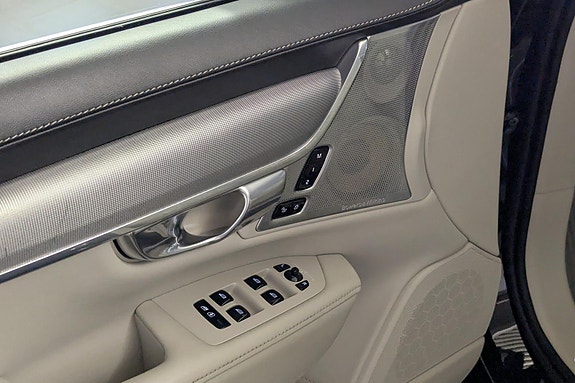 Volvo S90 24 of 30