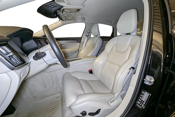Volvo S90 17 of 30