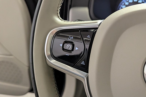 Volvo S90 27 of 30