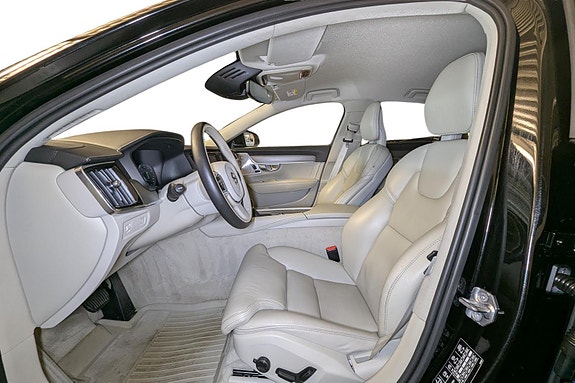 Volvo S90 16 of 30