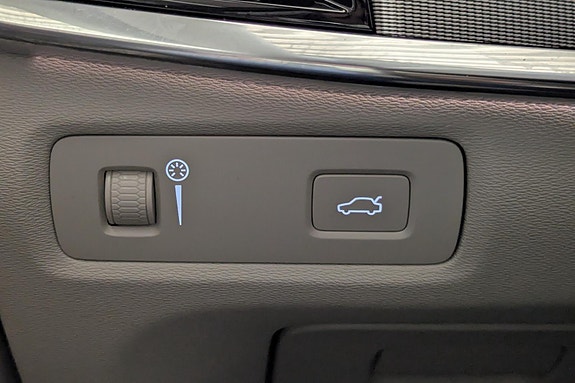 Volvo S90 30 of 30
