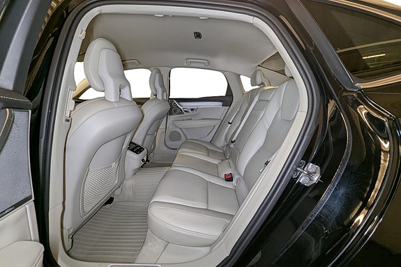 Volvo S90 18 of 30