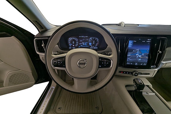 Volvo S90 26 of 30