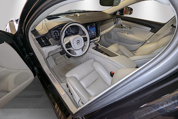 Volvo S90 15 of 30