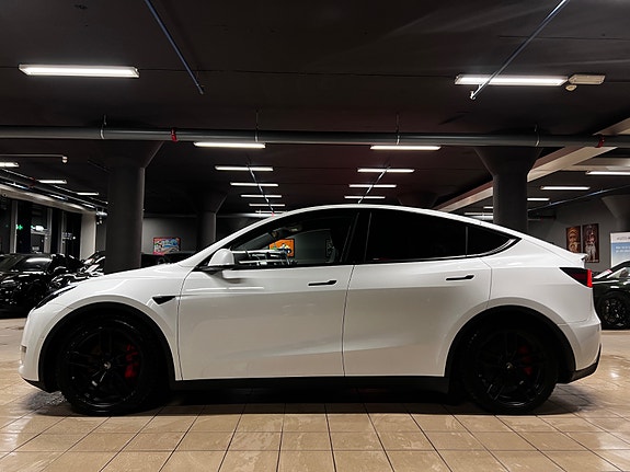 Tesla Model Y 2 of 30