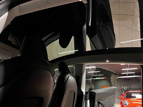 Tesla Model Y 15 of 30