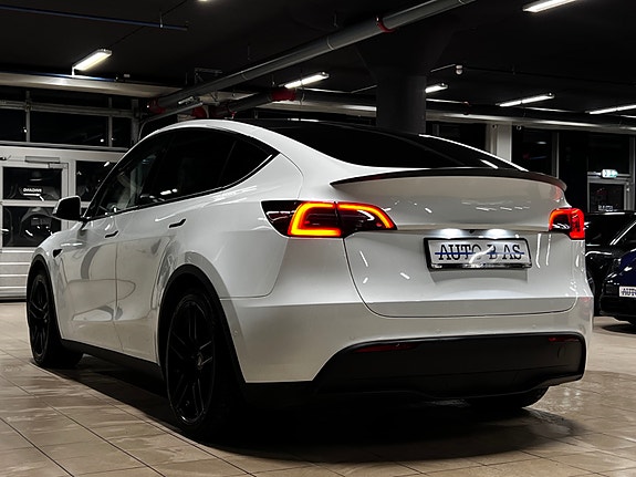 Tesla Model Y 3 of 30