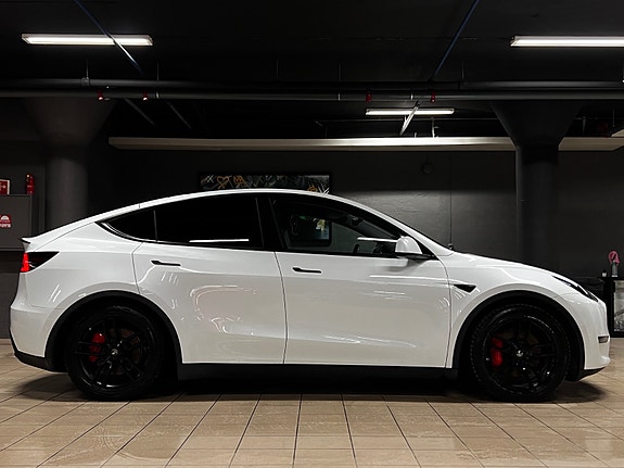Tesla Model Y 6 of 30