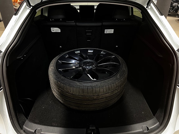 Tesla Model Y 30 of 30