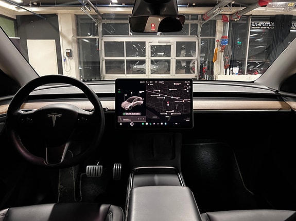 Tesla Model Y 17 of 30