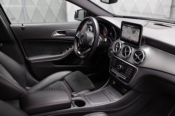 Mercedes-Benz GLA 24 of 25