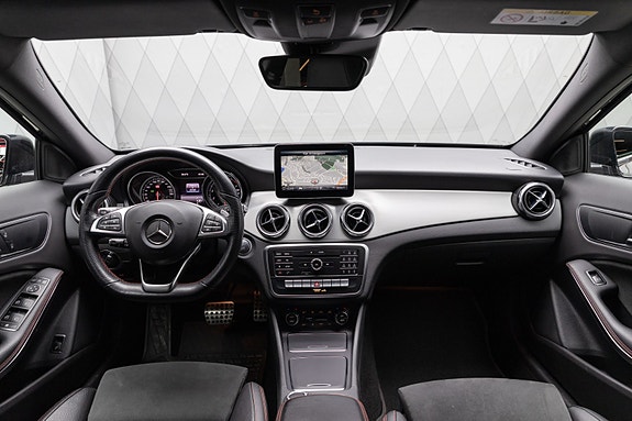 Mercedes-Benz GLA 14 of 25