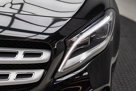Mercedes-Benz GLA 4 of 25