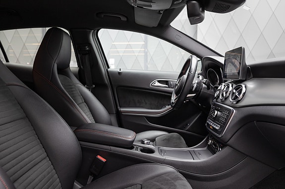 Mercedes-Benz GLA 25 of 25