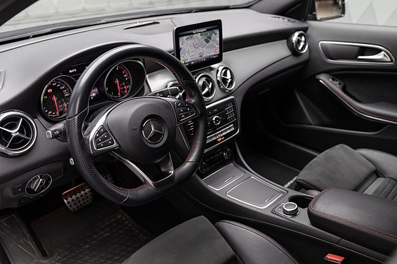 Mercedes-Benz GLA 16 of 25