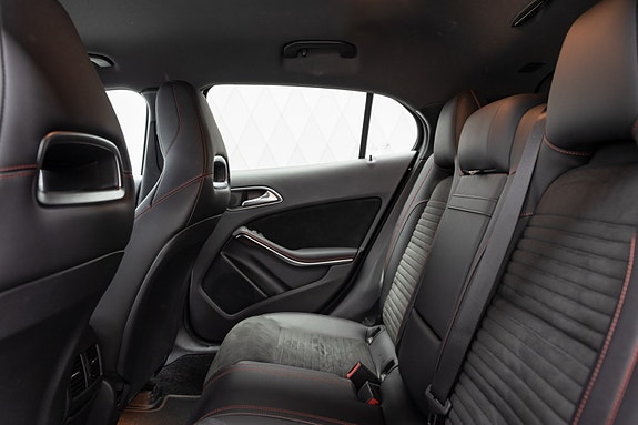 Mercedes-Benz GLA 23 of 25