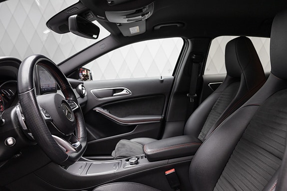 Mercedes-Benz GLA 17 of 25