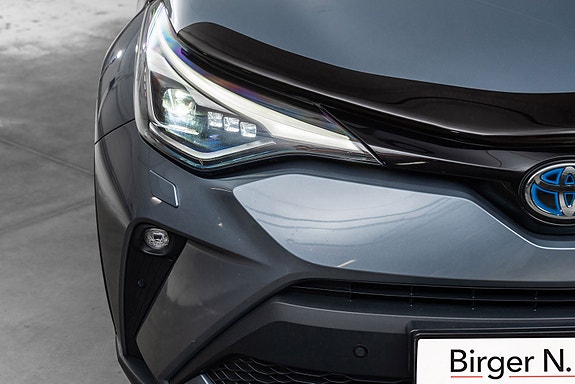 Toyota C-HR 4 of 25