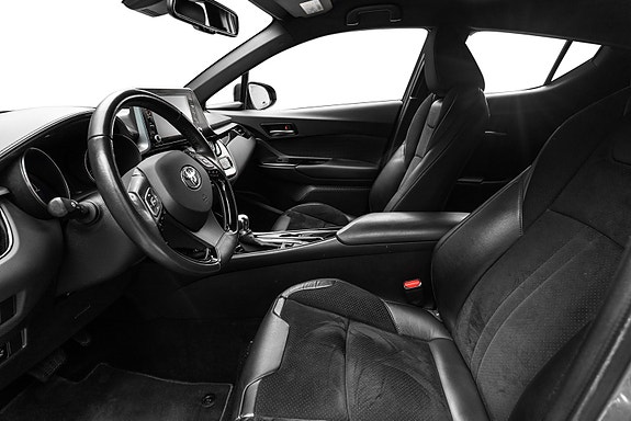 Toyota C-HR 10 of 25