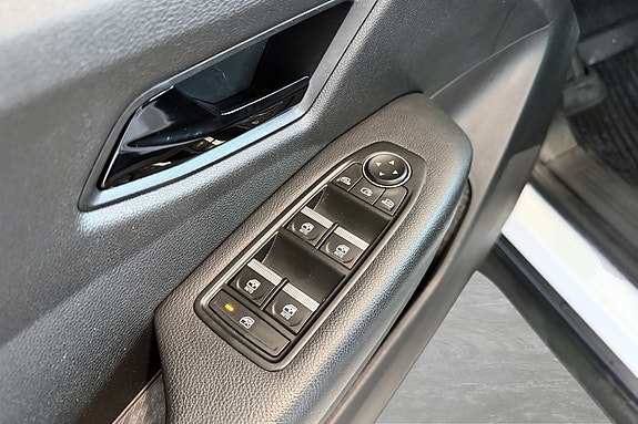 Renault Scenic E-Tech 16 of 23