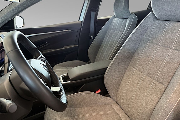 Renault Scenic E-Tech 12 of 23