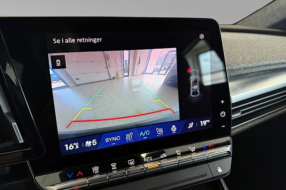 Renault Scenic E-Tech 20 of 23