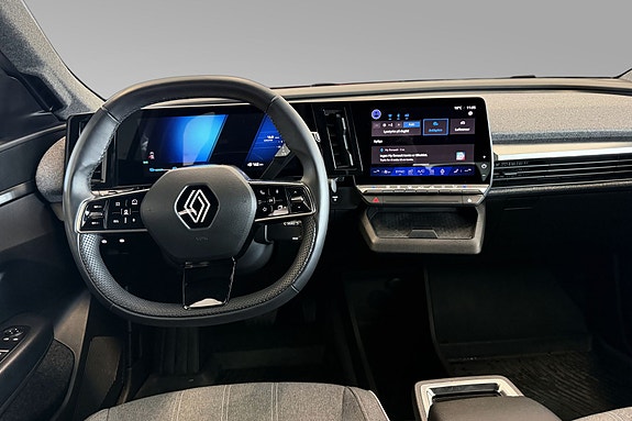 Renault Scenic E-Tech 13 of 23