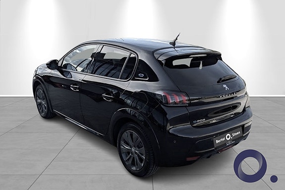 Peugeot e-208 3 of 19
